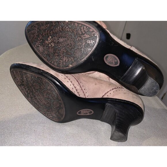 Söfft Womens Tan Suede Leather Upper Heels Size 7M With Decorative Insole - Picture 7 of 8
